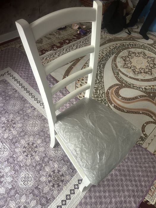 Стол с 4 стульями