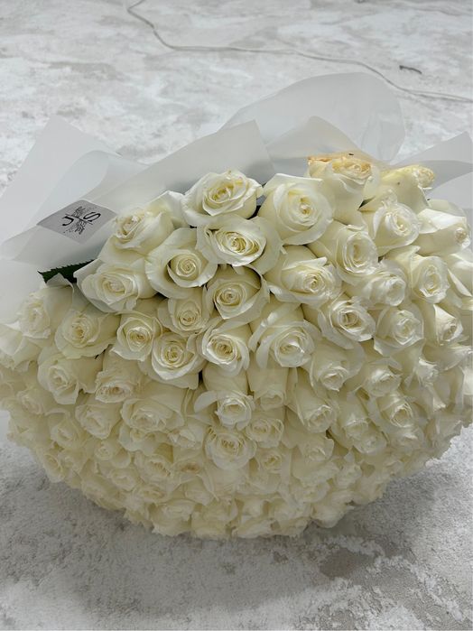 Продаются 101 белая роза