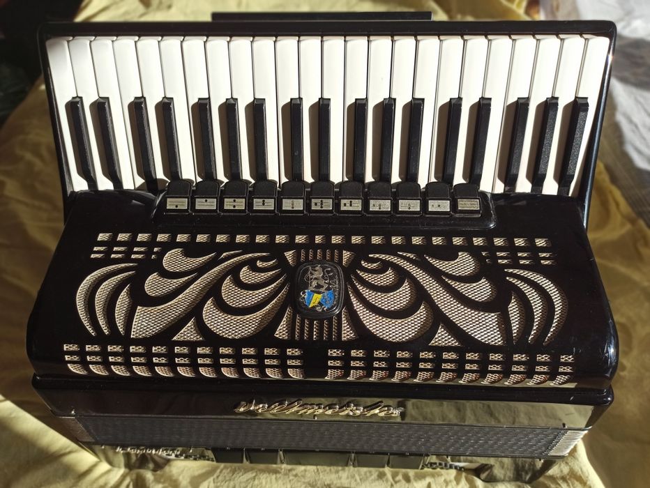 Продавам акордеони  различни марки