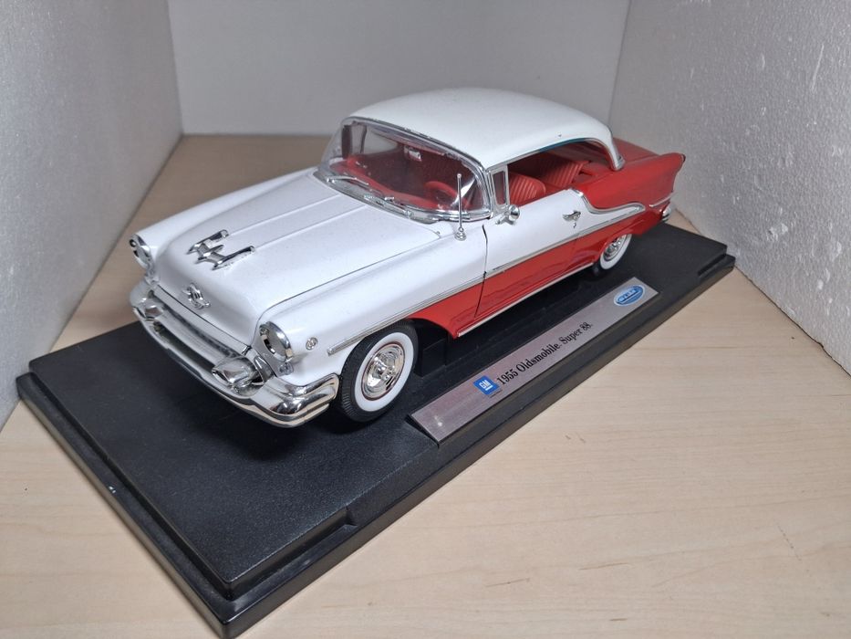 Oldsmobile scara 1:18 welly