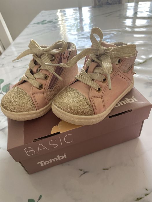 Продам кроосовку  на девочку