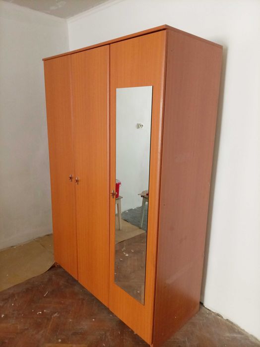 Dulap de vanzare