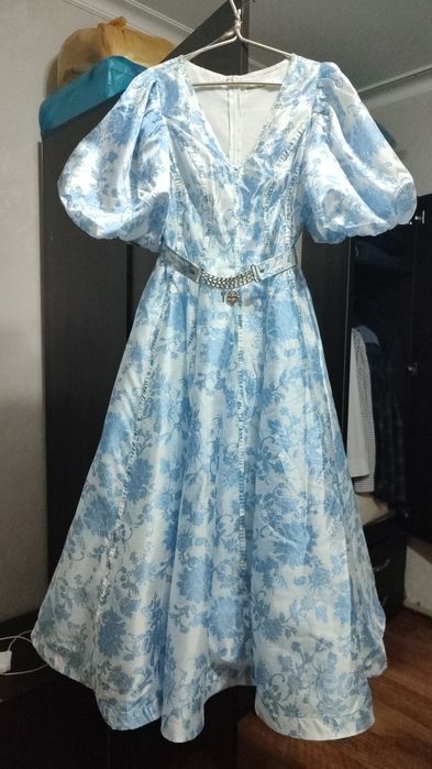 Платье женское в отличном состоянии