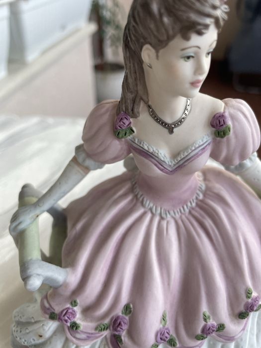 Фигура Coalport Rojal Gaia