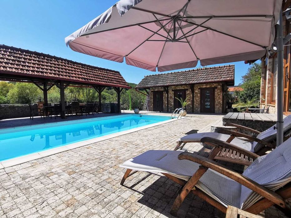 Casa cu piscina si teren in Archia - Deva