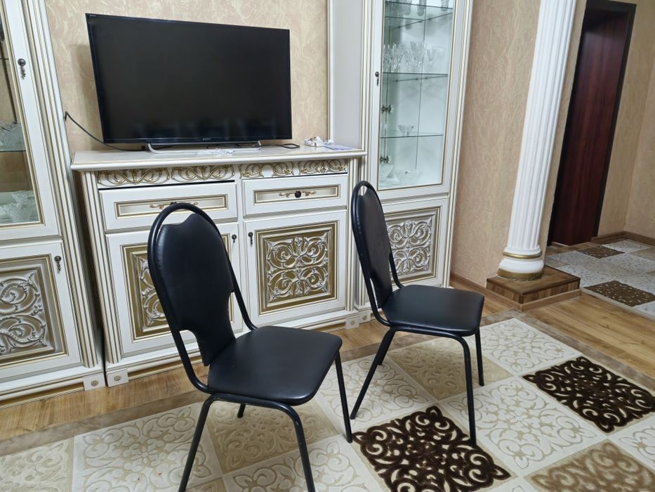 Стулья кожаные для офиса