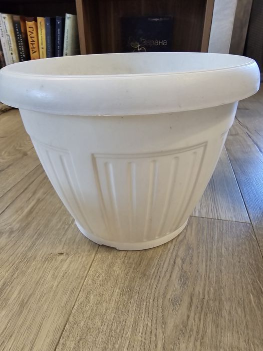 Саксии пластмасови и порцеланови