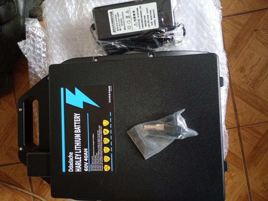Baterie litium 60v/40A cu 2chei și  încărcător pentru scuter electric Harley Noi preț 1800lei fix nu schimb