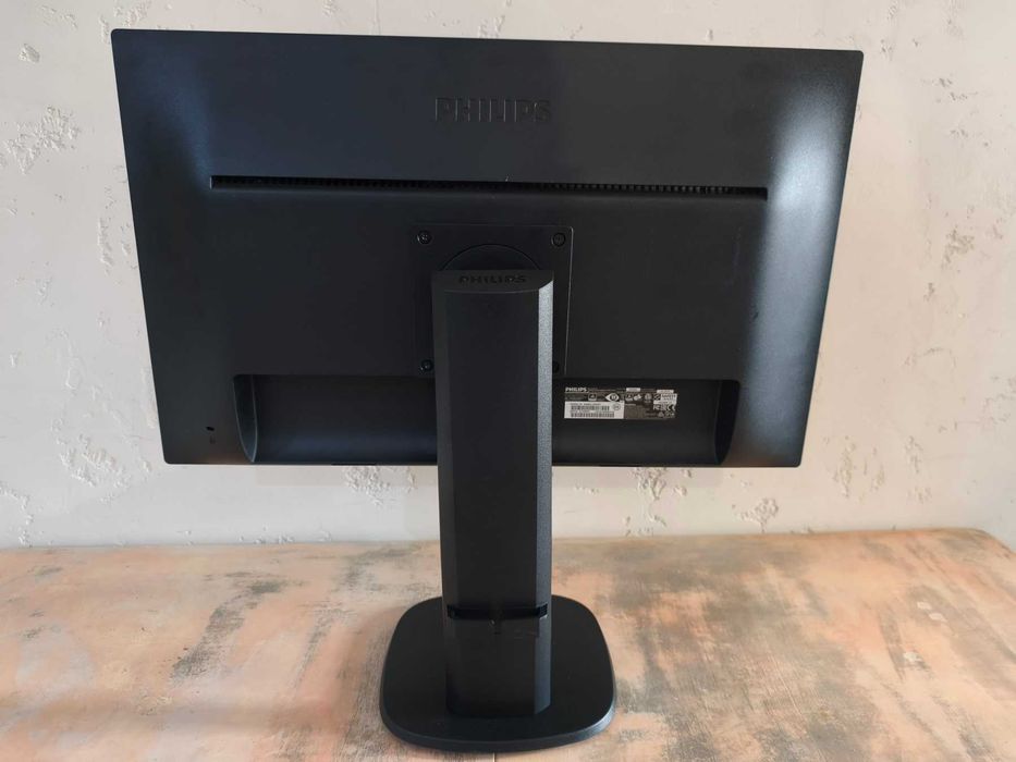 Монитор Philips 243S5L – 24" Full HD монитор с HDMI, DisplayPort и USB Hub | Клас A
