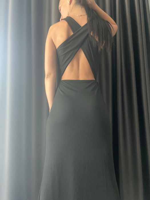 Чисто нова Черна рокля