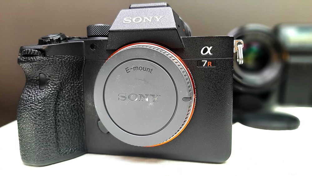 Sony Alpha A7R IV със Sony FE 85 мм f/1.8, Sony 28-70mm f/3.5-5.6 OSS