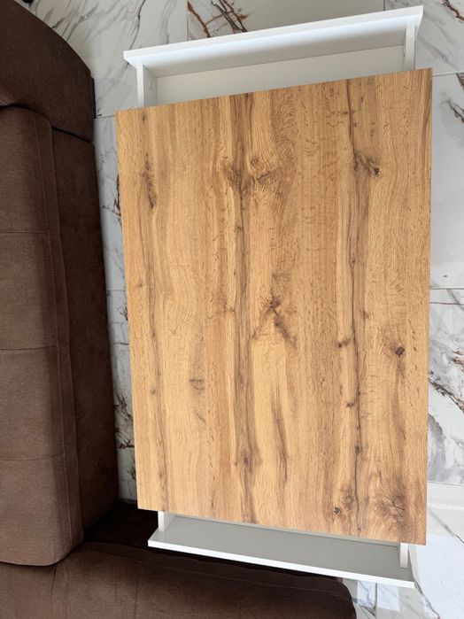 Холна маса в бяло