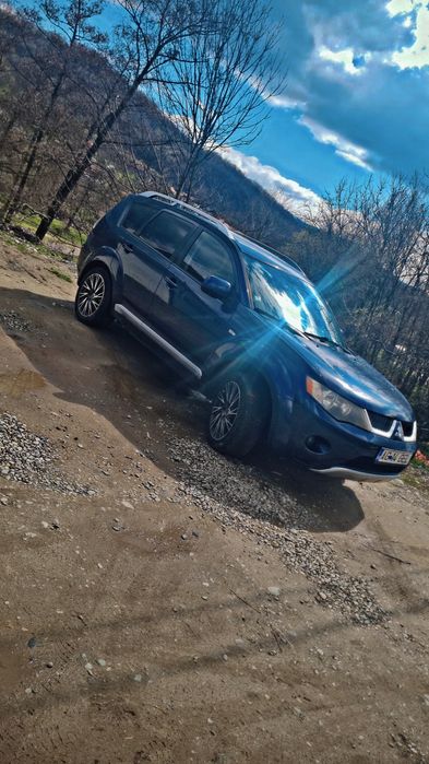 Vând sau schimb Mitsubishi outlander