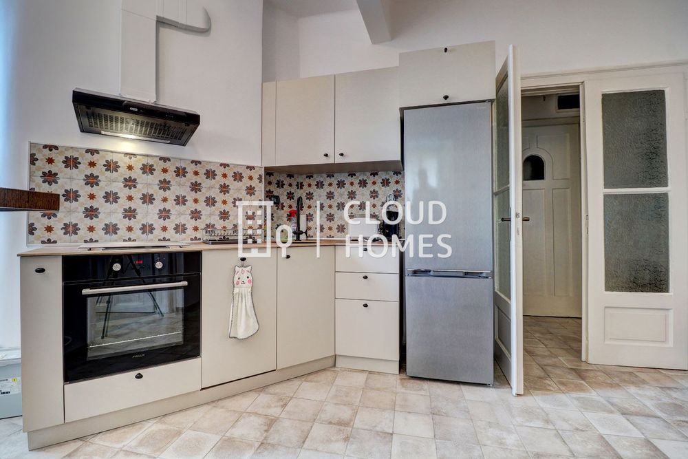 Дава се под наем Тристаен апартамент в София, Център - 70 кв.м за 797.64 € - Снимка #2