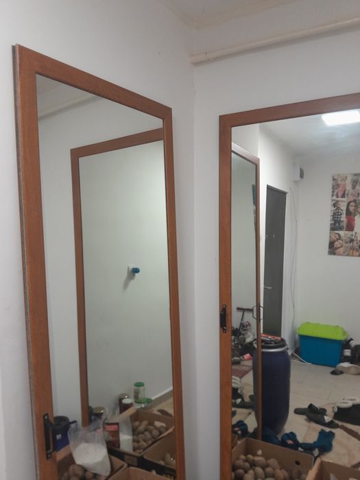 Usi glisante cu oglinzi