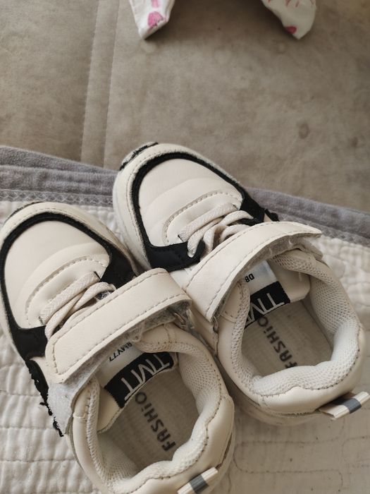 Продам детские кросовки 23р