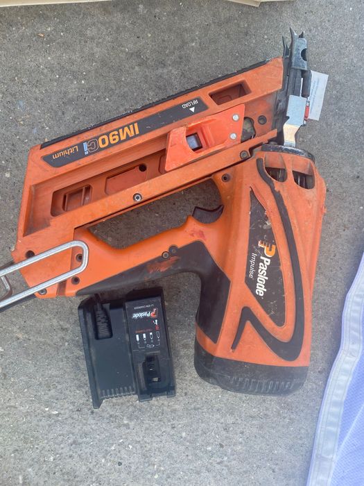 Pistol cuie Paslode IM90CI