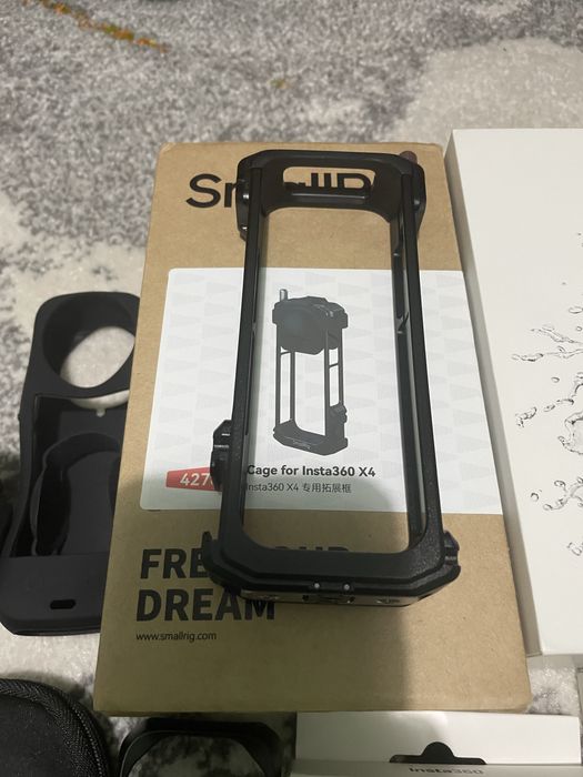 Vand camera Insta360 x4 cu accesorii