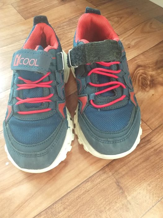 Кросовки на мальчика состояние идеальное