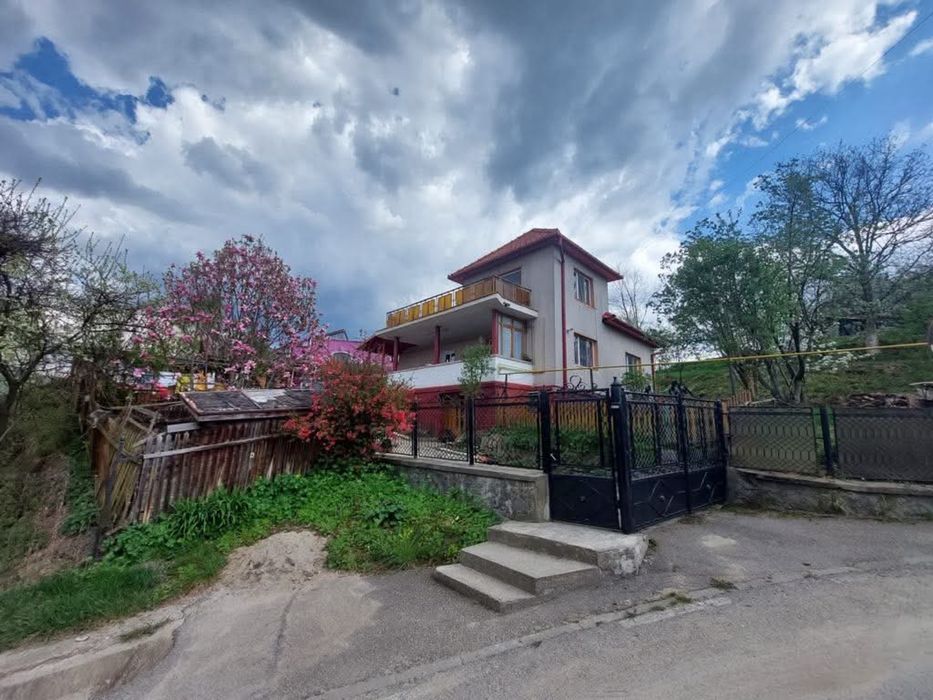 Vand sau schimb casa Petrila