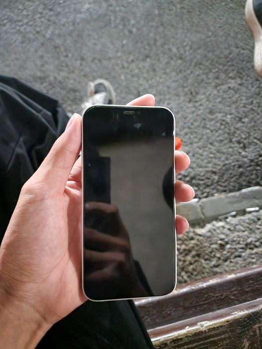 iPhone 12 78//64