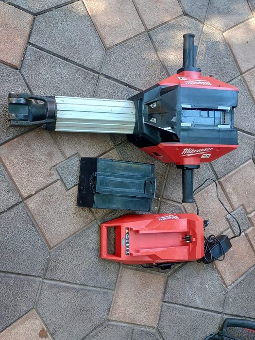 Demolator pe acumulatori MILWACKEE MXF 2528 H că și nou
