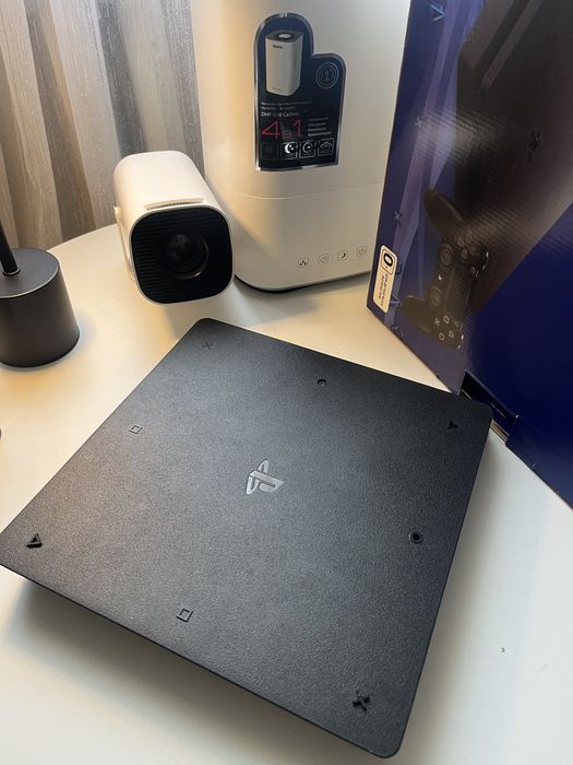 Продам Playstation 4 Slim 1TB