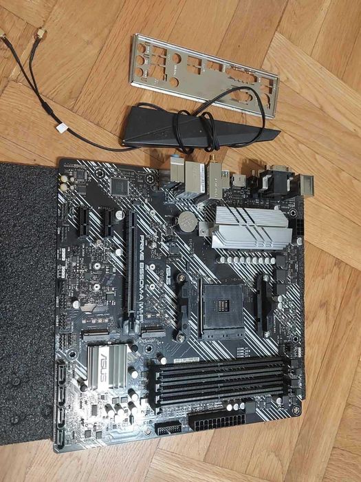 AMD Ryzen 9 3900X + Asus Prime B550M-A Wi-Fi