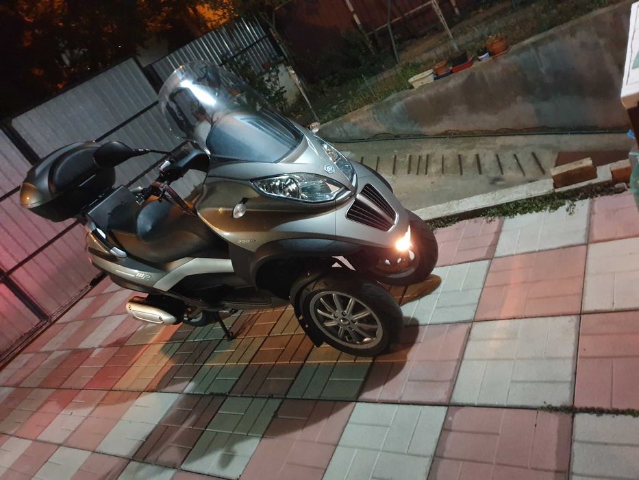 scuter Piaggio MP3 LTE 300 IE varianta L5e ,se conduce cu permis cat.B