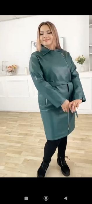 Продаю зеленую кожаную куртку очень теплая