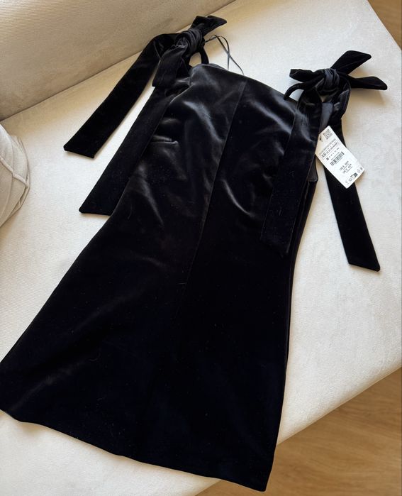 Черна рокля Zara