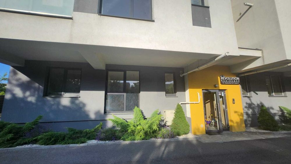 Vand apartament 2 camere + parcare