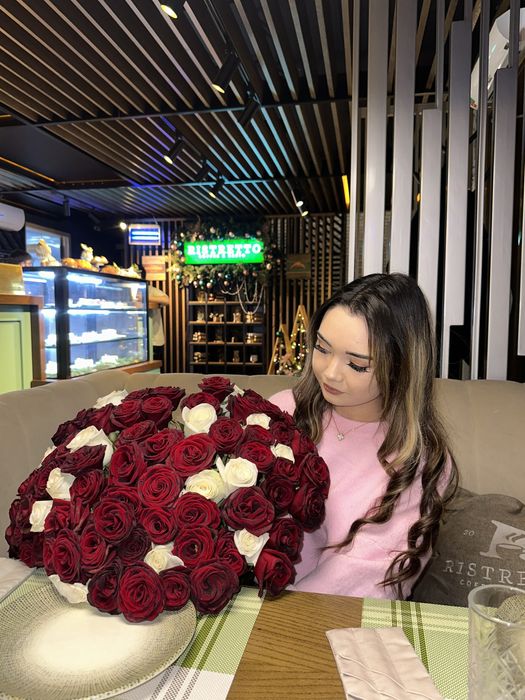 Букет 101 роз бело-красные