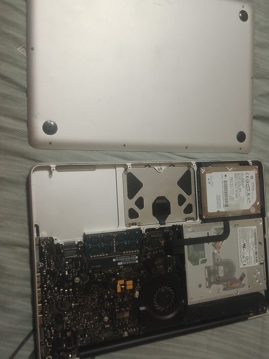 Продам ноутбук MacBook pro на запчасти