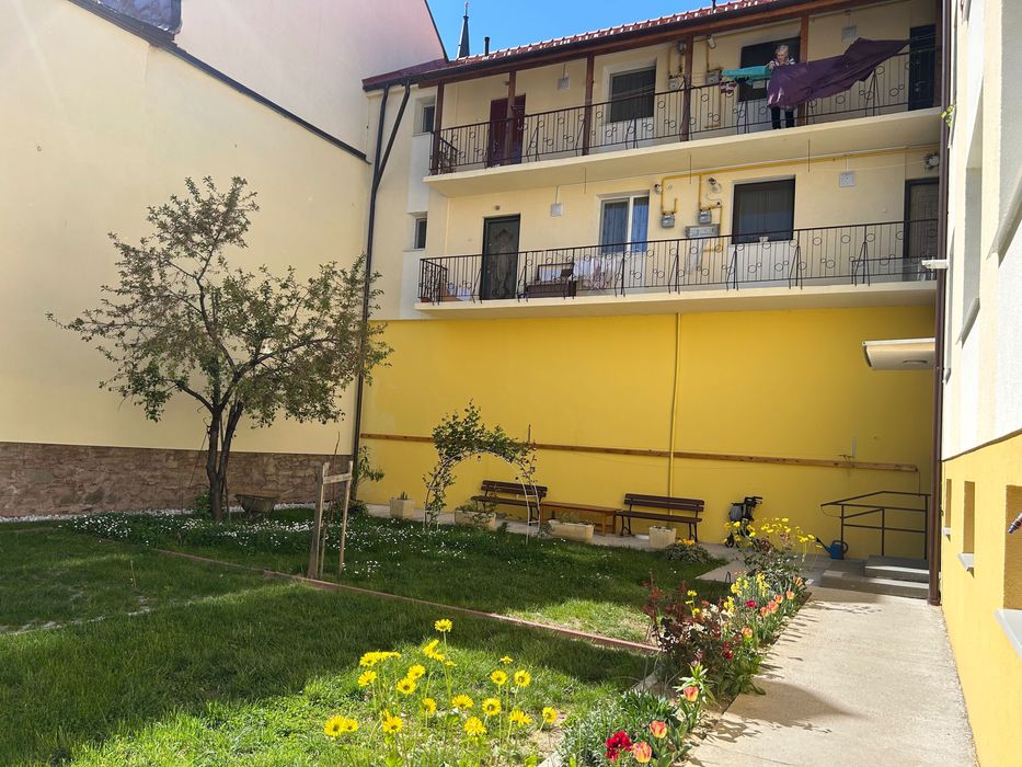 Inchiriez apartament central 2 camere