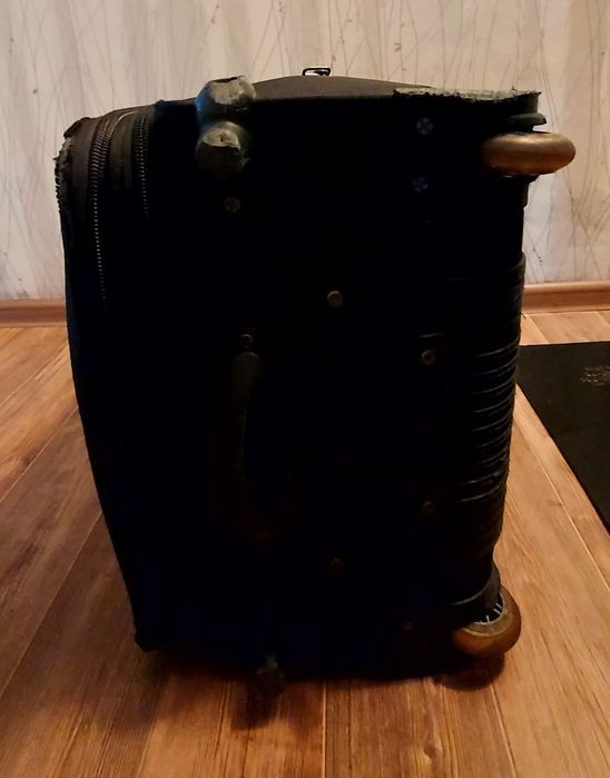 Чемодан 7000 тенге