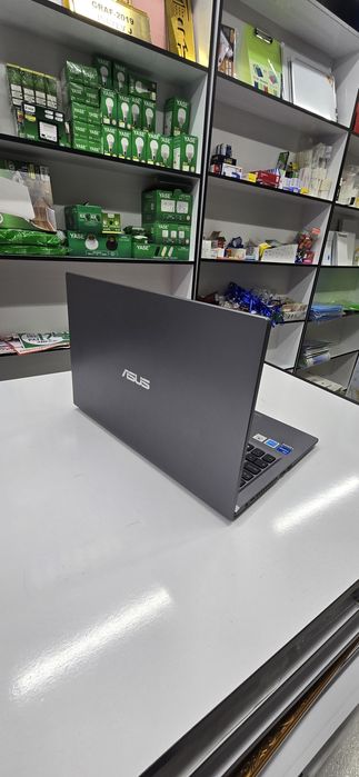 Noutbu Asus sotiladi