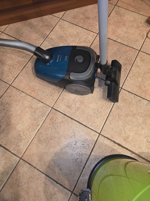 Прахосмукачка Phillips Power Pro
