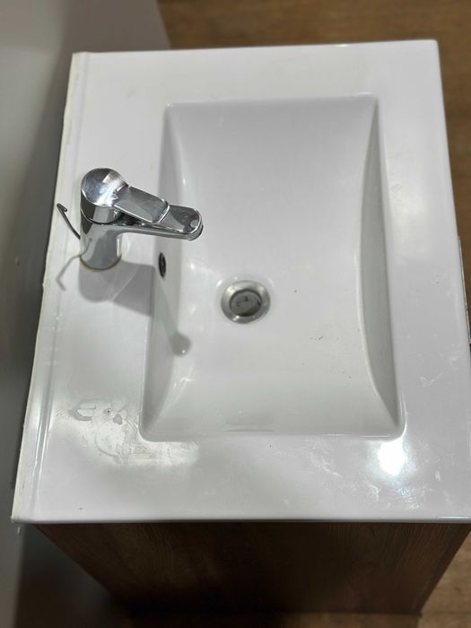 Mobilier de baie cu lavoar si baterie; Dulap chiuveta suspendat