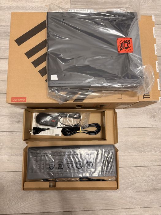 PC Lenovo Thinkcentre I3 gen14 + monitor Lenovo 24” IPS noi, sigilate