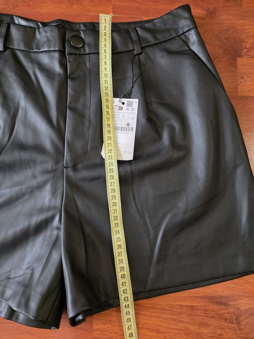 Stradivarius Къси кожени панталони