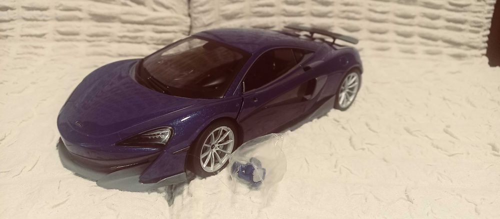 Метални коли McLaren 1:18