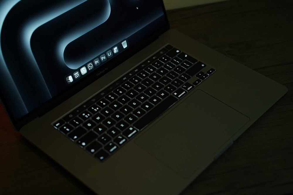 MacBook Pro 16" (2019) – Intel Core i7 | 16GB RAM | 500GB SSD | Touch