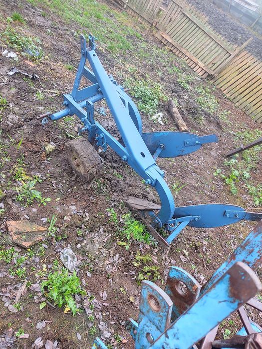 Vând tractor disc plug