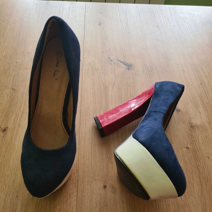 Елегантни нови дамски обувки