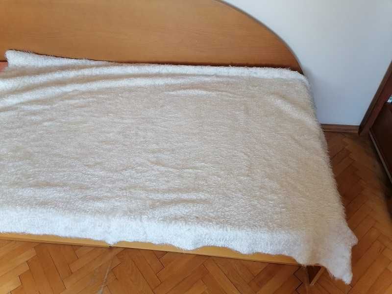 Нови битови покривки, възглавница, кърпички, карета, везани салфетки