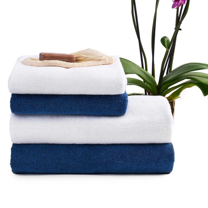 Set 4 prosoape 70x140 cm si 50x100 cm, 100 % bumbac, 580 gr/ m2