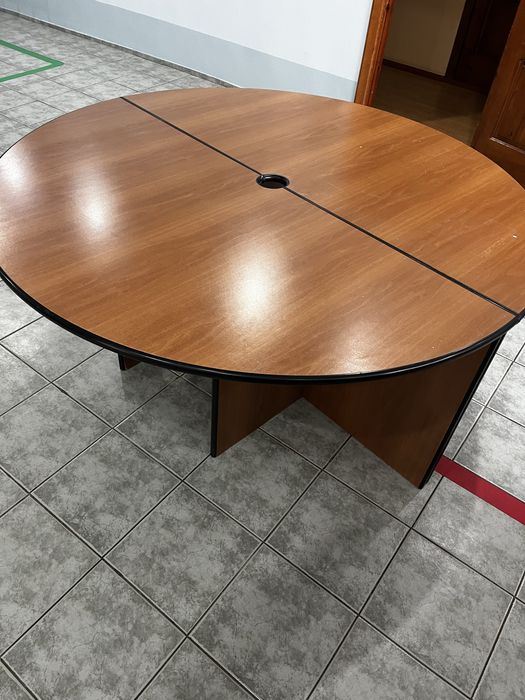 Офисные стулья, конференц стол