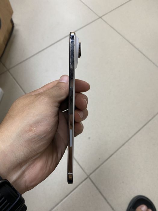 Продам Айфон эйр 256