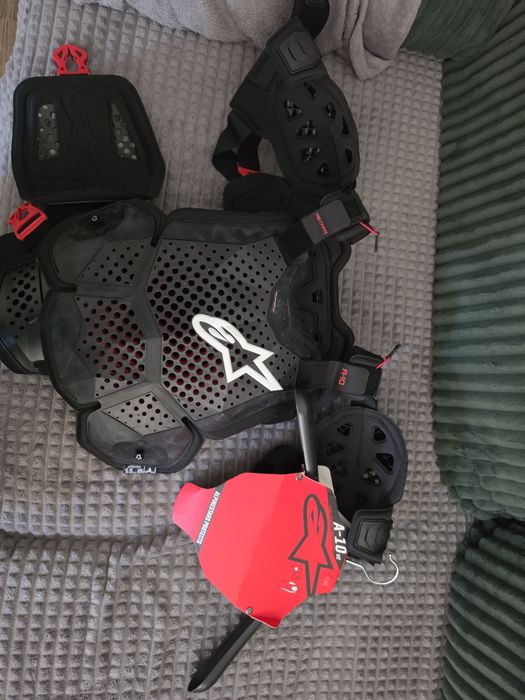 Vând armura alpinestars a10-v2 noua